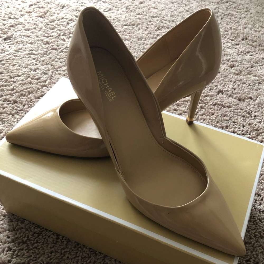 MK Nude Pumps